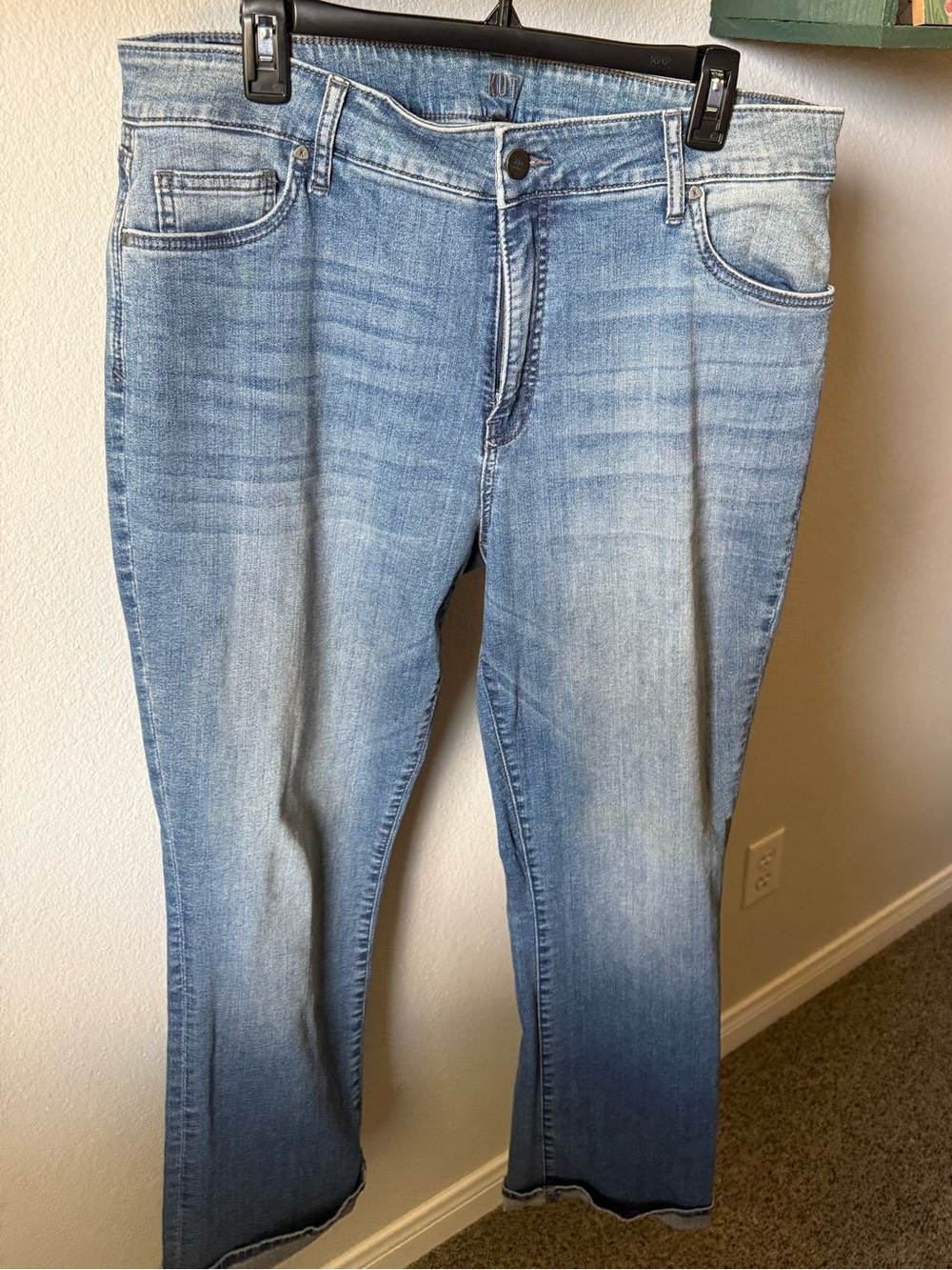 Kut from the Kloth Light Blue Straight Leg Stretch Jeans